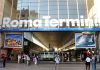 Topo tra i turisti alla biglietteria della Metro B alla Stazione Termini di Roma