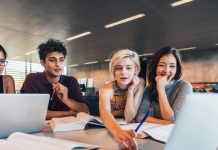 Italia , perchè aprire ora le scuole è un suicidio. E gli studenti vanno difesi vaccinandoli. Scandalo al Liceo Visconti