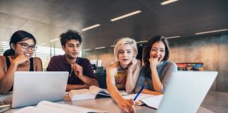 Italia , perchè aprire ora le scuole è un suicidio. E gli studenti vanno difesi vaccinandoli. Scandalo al Liceo Visconti