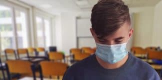 Maturità semplificata anche per il 2021. Ma la Azzolina non si arrende al PD che chiede lo scritto o la tesina. Ultimo giorno di scuola