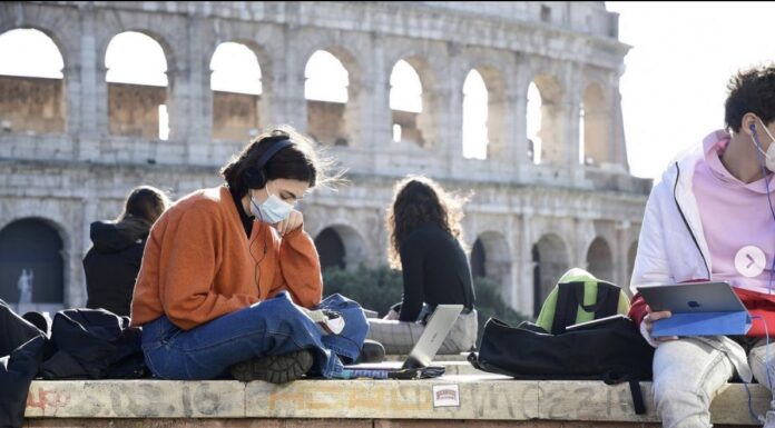 Governo nemico degli studenti: manganelli e punizione maturità