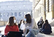 Grande successo della protesta degli studenti Indipendenti contro “l’apertura a tutti i costi e per avere più risorse”