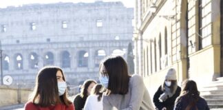 Grande successo della protesta degli studenti Indipendenti contro “l’apertura a tutti i costi e per avere più risorse”