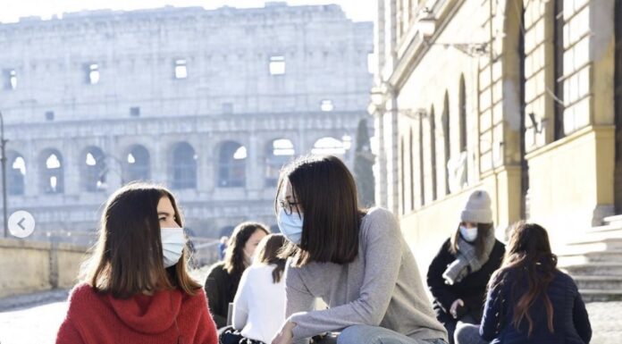 Grande successo della protesta degli studenti Indipendenti contro “l’apertura a tutti i costi e per avere più risorse”