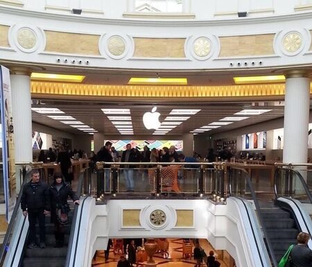 La Apple di Tim Cook e i 10 anni senza innovazione che possono farle fare la fine di Nokia.