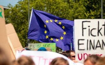 L’Ucraina festeggia oggi il giorno dell’Europa: la Russia bombarda Kiev a tappeto