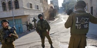 Israele bombarda Gaza, 13 morti e 20 feriti