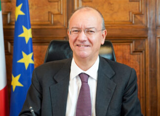 Come Compilare al Meglio il Curriculum dello Studente: Consigli per i Maturandi Ministro Valditara