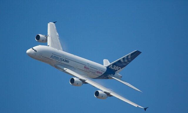Apre il portellone mentre l’aereo è in volo in Corea: il video terrificante. Aereo in volo