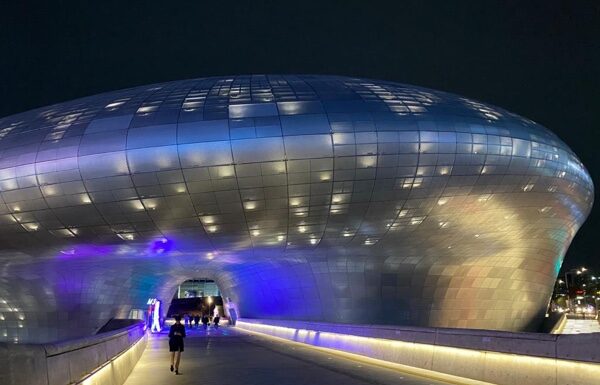 Alla scoperta della notte di Seul: tra Soju e Motel cibernetici dove tutto è possibile.