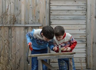 “Che i figli facciano il lavoro dei padri”. L’ennesima dichiarazione fuori dalle righe di Briatore accende la polemica.