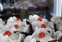 Il Chiostro di Santa Caterina: Un Incrocio Storico di Frutta Martorana e Cannoli Celesti