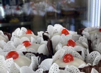 Il Chiostro di Santa Caterina: Un Incrocio Storico di Frutta Martorana e Cannoli Celesti