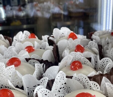 Il Chiostro di Santa Caterina: Un Incrocio Storico di Frutta Martorana e Cannoli Celesti