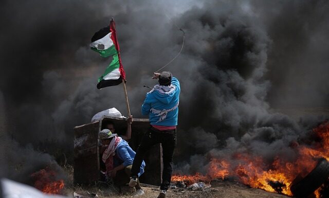 Il Ministro Valditara: “In Prigione chi inneggia ad Hamas nelle scuole”. Ispezioni e denunce.