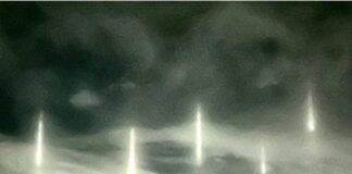 Nove misteriosi pilastri di luce apparsi in cielo in Giappone
