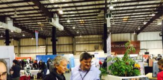 Le Piante Sono Creature di Luce: BioPic Rivoluziona l’Agricoltura Urbana Renato Reggiani e Riccardo Luna alla Maker Faire di San Francisco in California allo stand BioPic