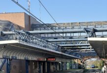 Caos sulla Roma-Lido: folla bloccata sulla via Ostiense per un guasto e mancanza di navette