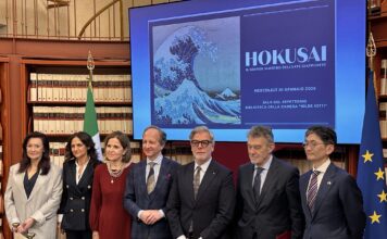 Hokusai a Palazzo Bonaparte: l’arte giapponese in dialogo con l’Europa e la diplomazia culturale a Roma