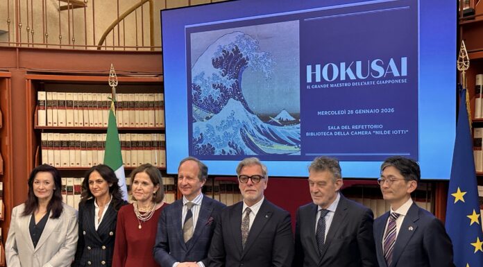 Hokusai a Palazzo Bonaparte: l’arte giapponese in dialogo con l’Europa e la diplomazia culturale a Roma
